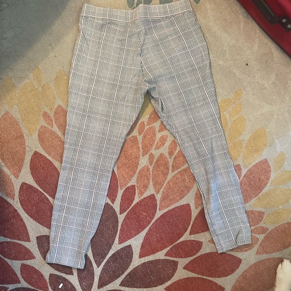 Old navy Stevie pants in black and white houndstooth patches with pink stripe - Picture 4 of 5